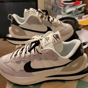 Nike Men's Gray and Black Sneakers